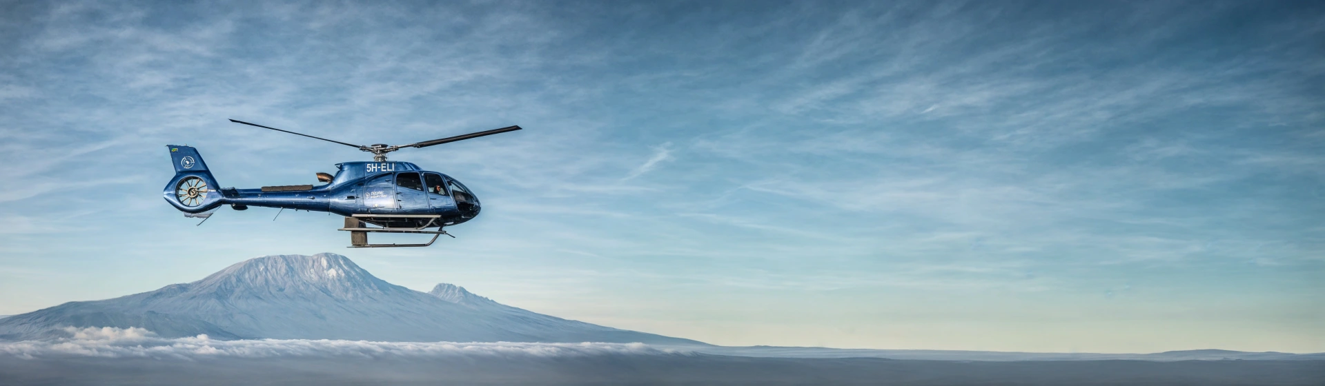 Helikopterilento Kilimanjaron yllä Helikopterilento Kilimanjaron yllä